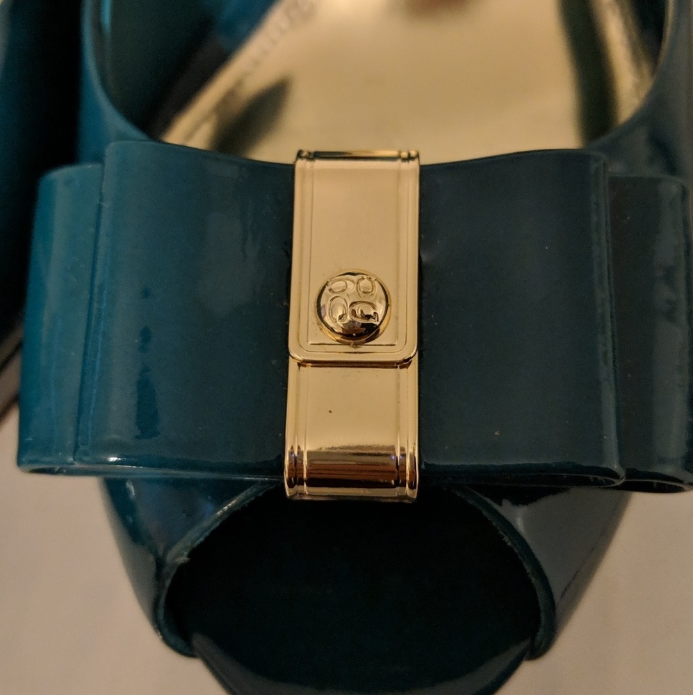 Coach Pumps - Picture 5 of 7